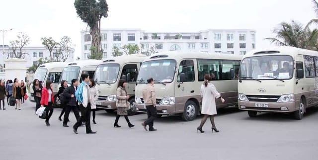 cho-thue-xe-dua-don-nhan-vien-tai-ha-noi